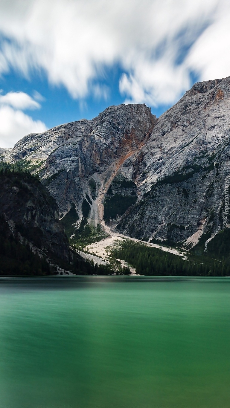 Dolomity nad jeziorem Braies