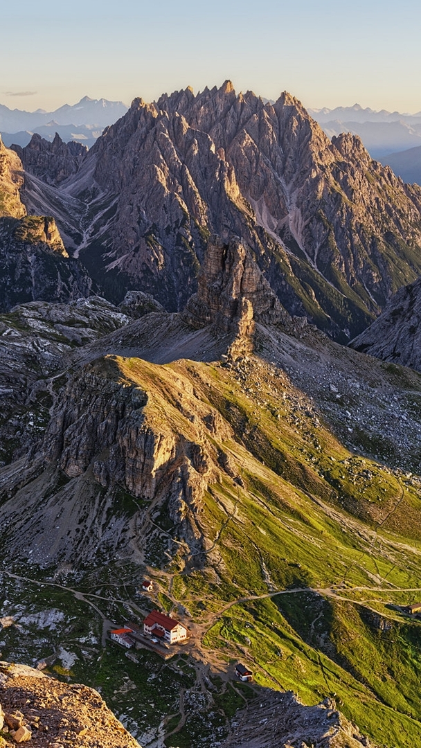 Dolomity w słońcu