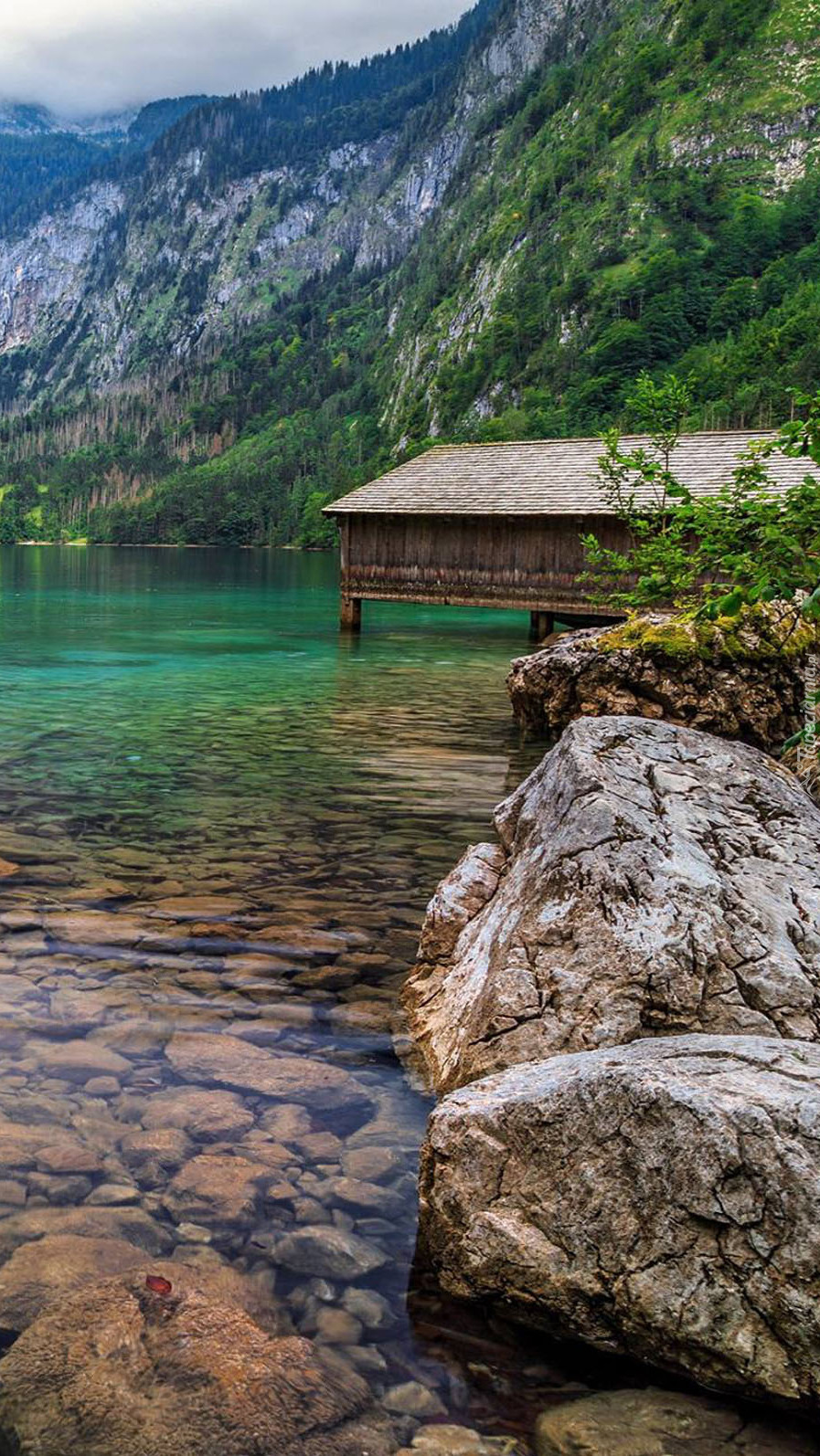 Dom na palach nad jeziorem Obersee