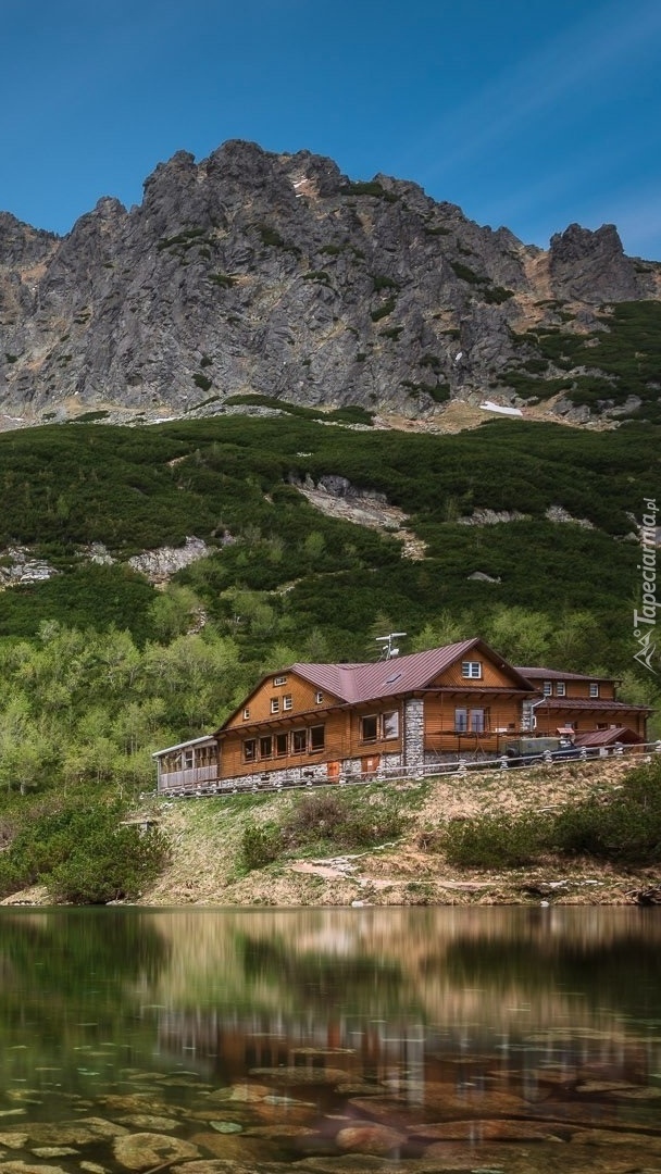 Dom nad Zielonym Stawem Kieżmarskim w Tatrach Wysokich na Słowacji