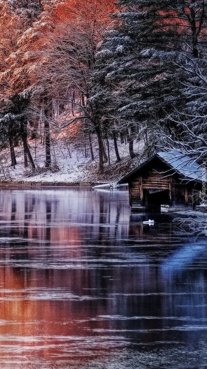 Domek nad jeziorem