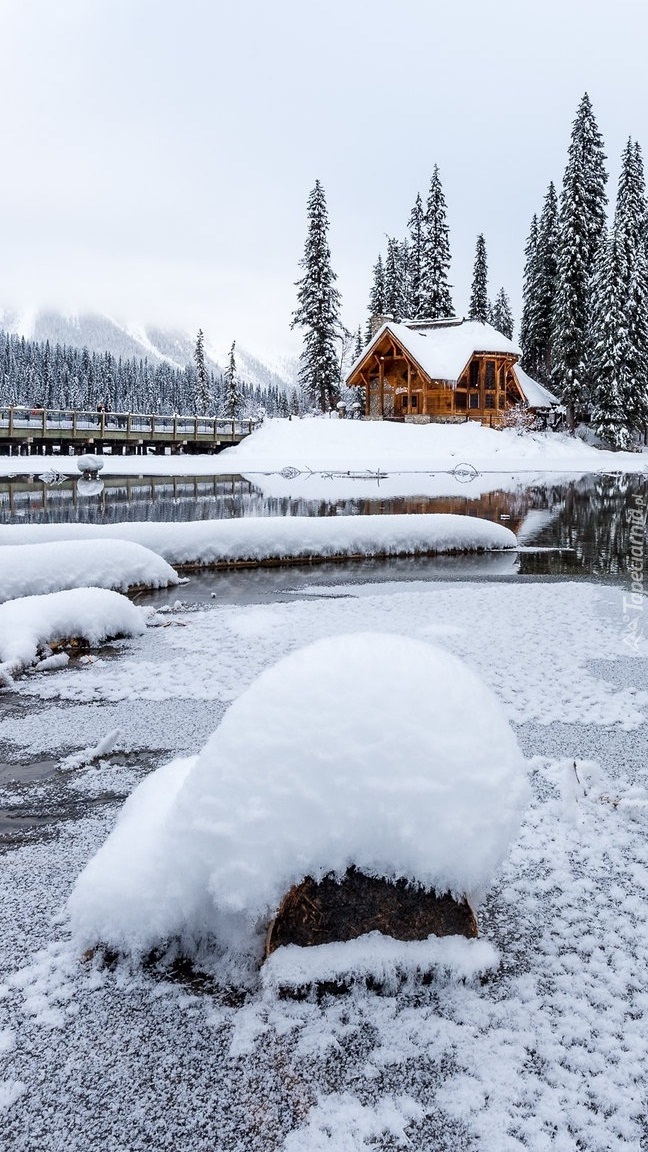 Domek nad jeziorem Emerald Lake