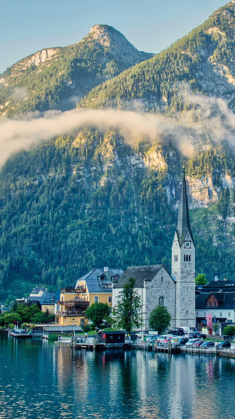 Domy i kościół w Hallstatt