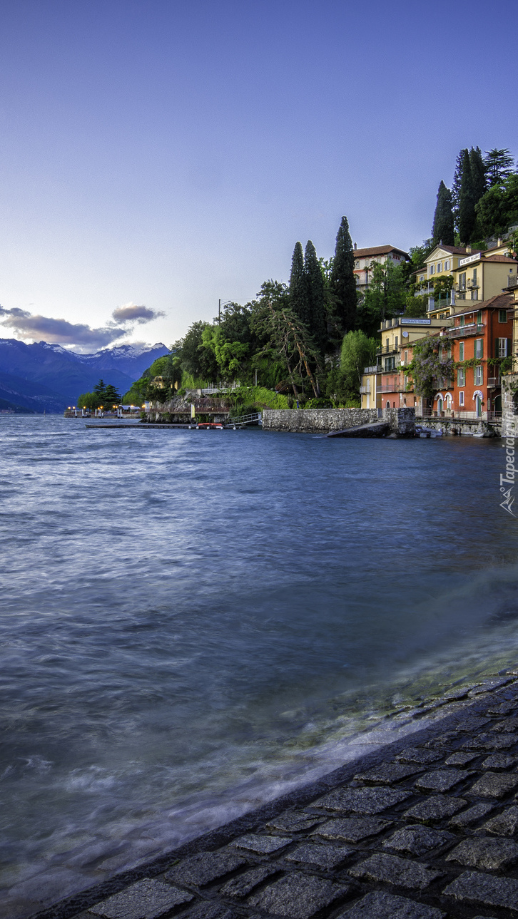 Domy nad jeziorem Como