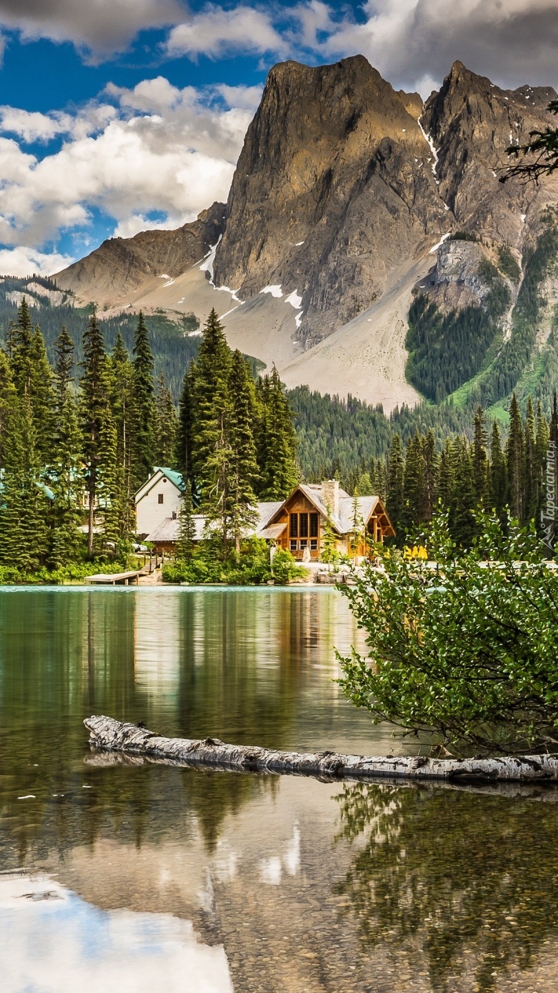 Domy nad jeziorem Emerald Lake