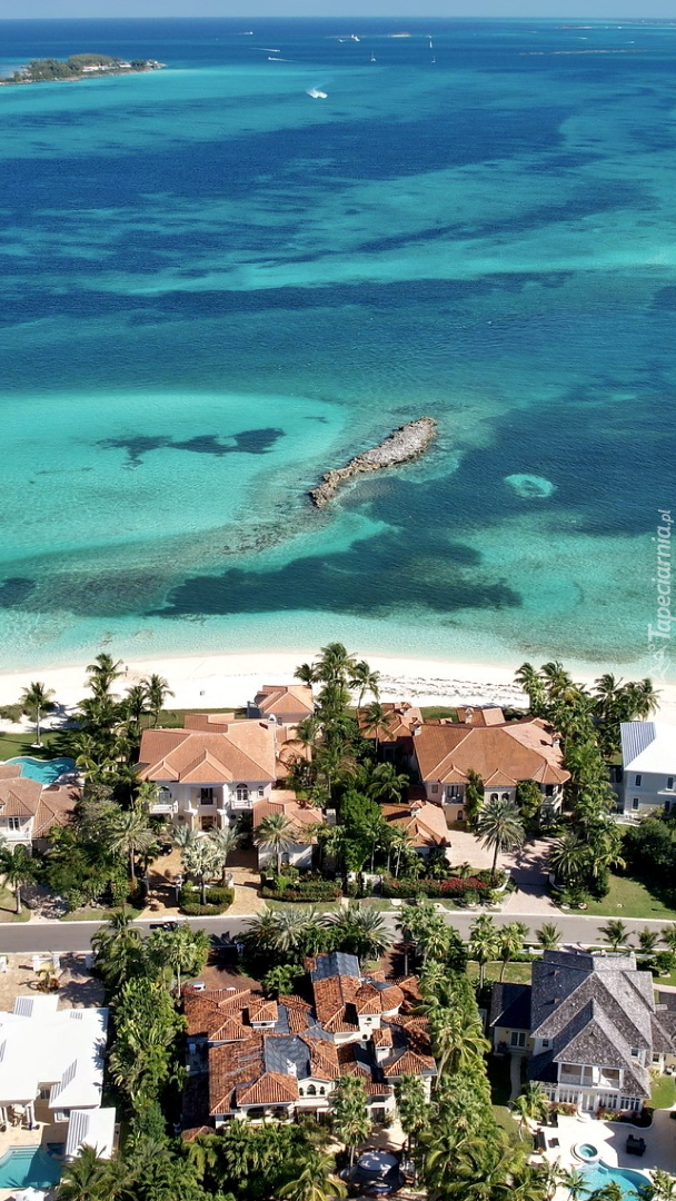 Domy w Nassau nad Oceanem Atlantyckim na Bahamach