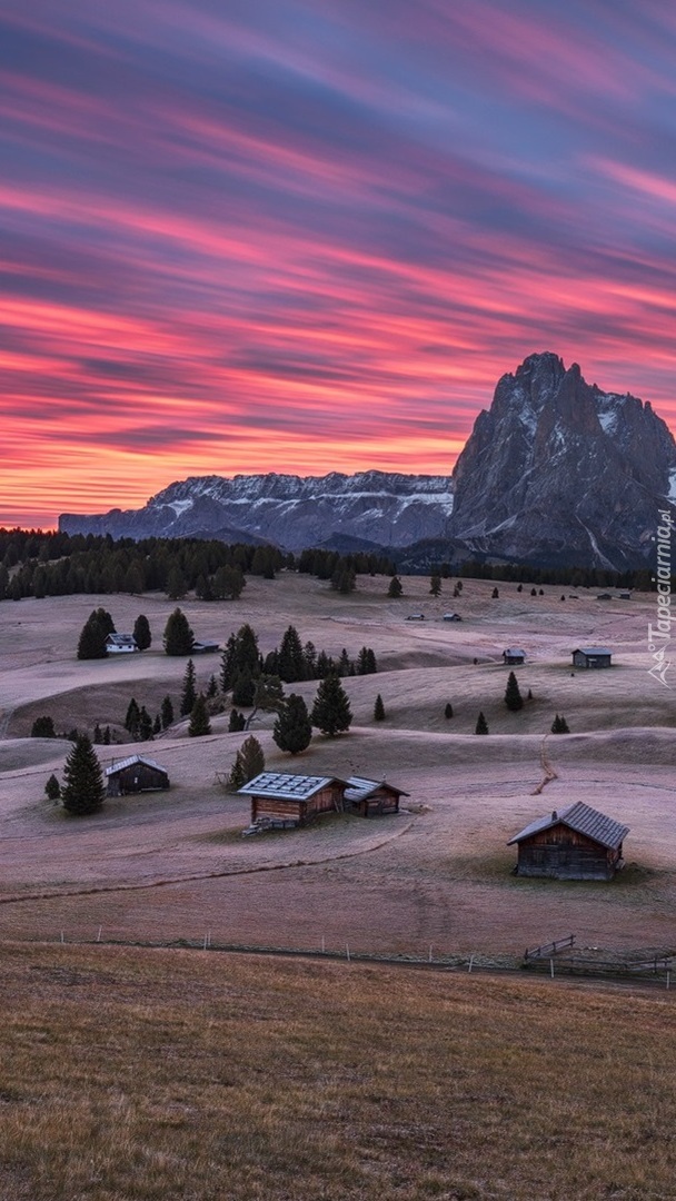 Drewniane domki w Dolinie Val Gardena