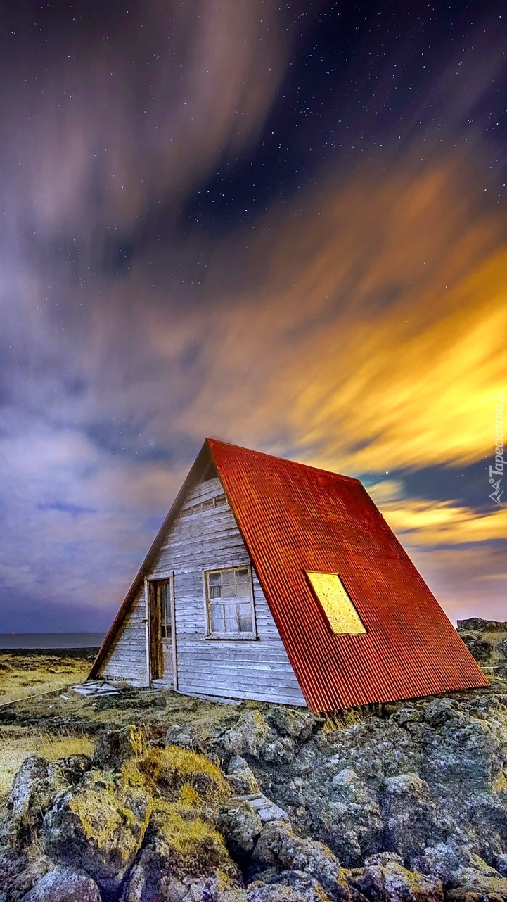 Drewniany domek na wybrzeżu
