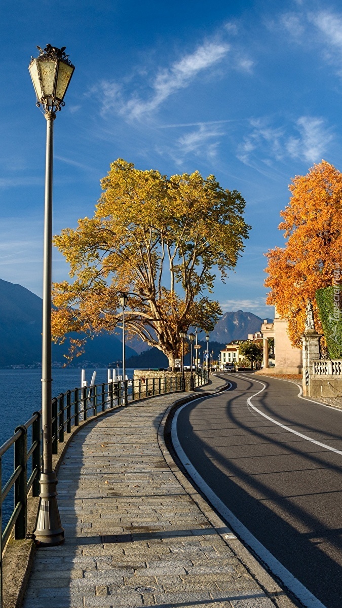 Droga wzdłuż jeziora Lago di Como