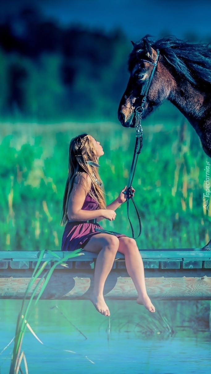 Dziewczyna z koniem na moście