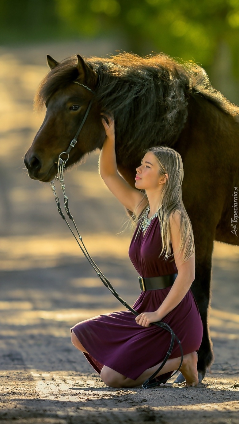 Dziewczyna z koniem Tapeta na telefon
