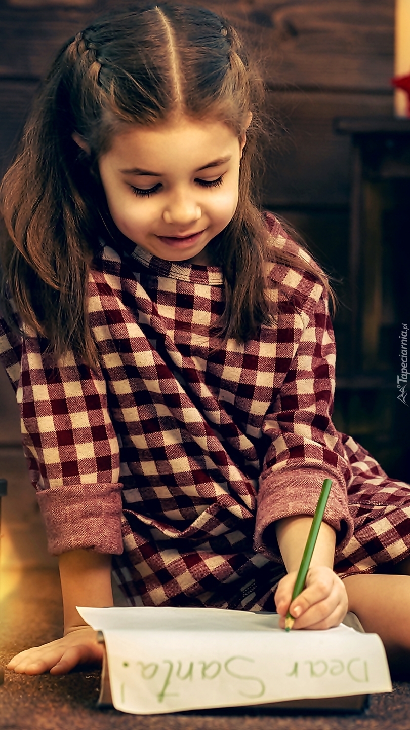 Dziewczynka pisząca list
