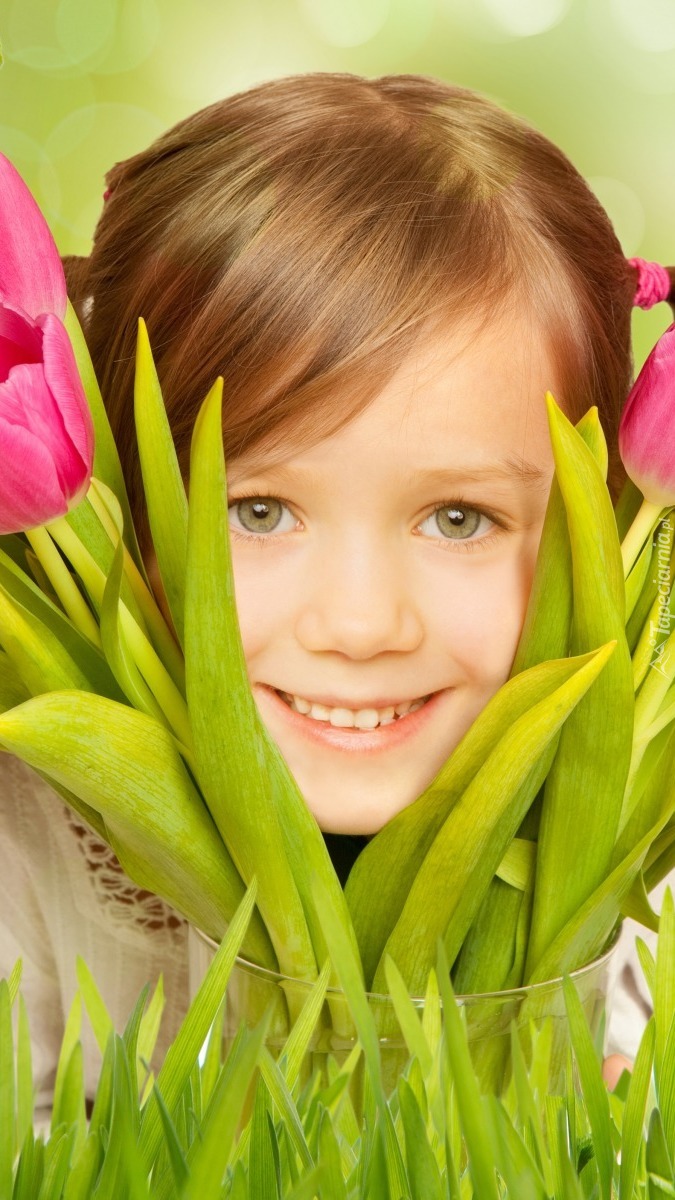 Dziewczynka w tulipanach