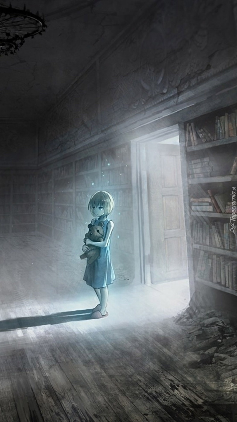 Dziewczynka z misiem w bibliotece