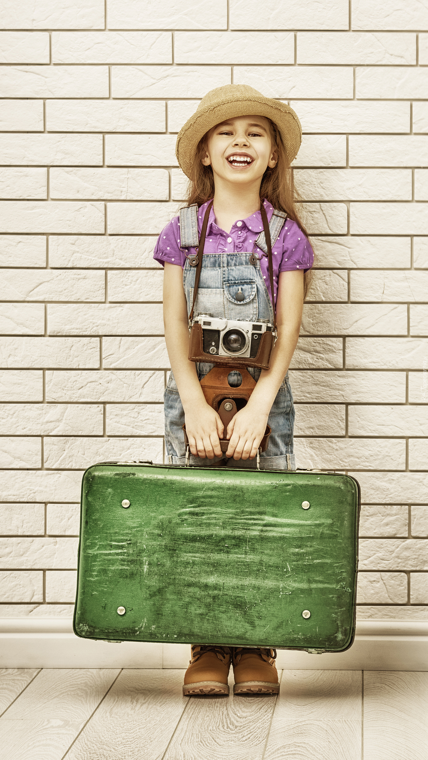 Dziewczynka z walizką