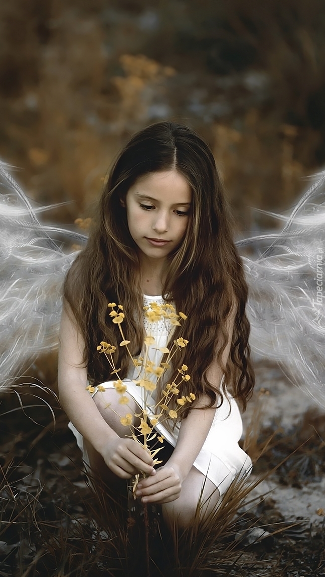 Dziewczynka ze skrzydłami anioła