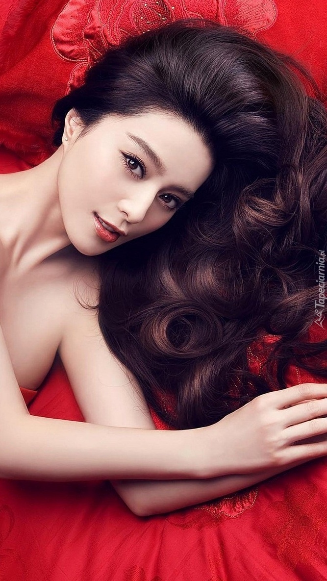 Fan Bingbing w czerwonej sukience