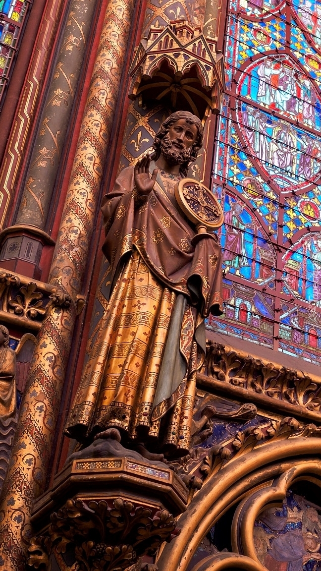 Figura w paryskiej kaplicy Sainte Chapelle