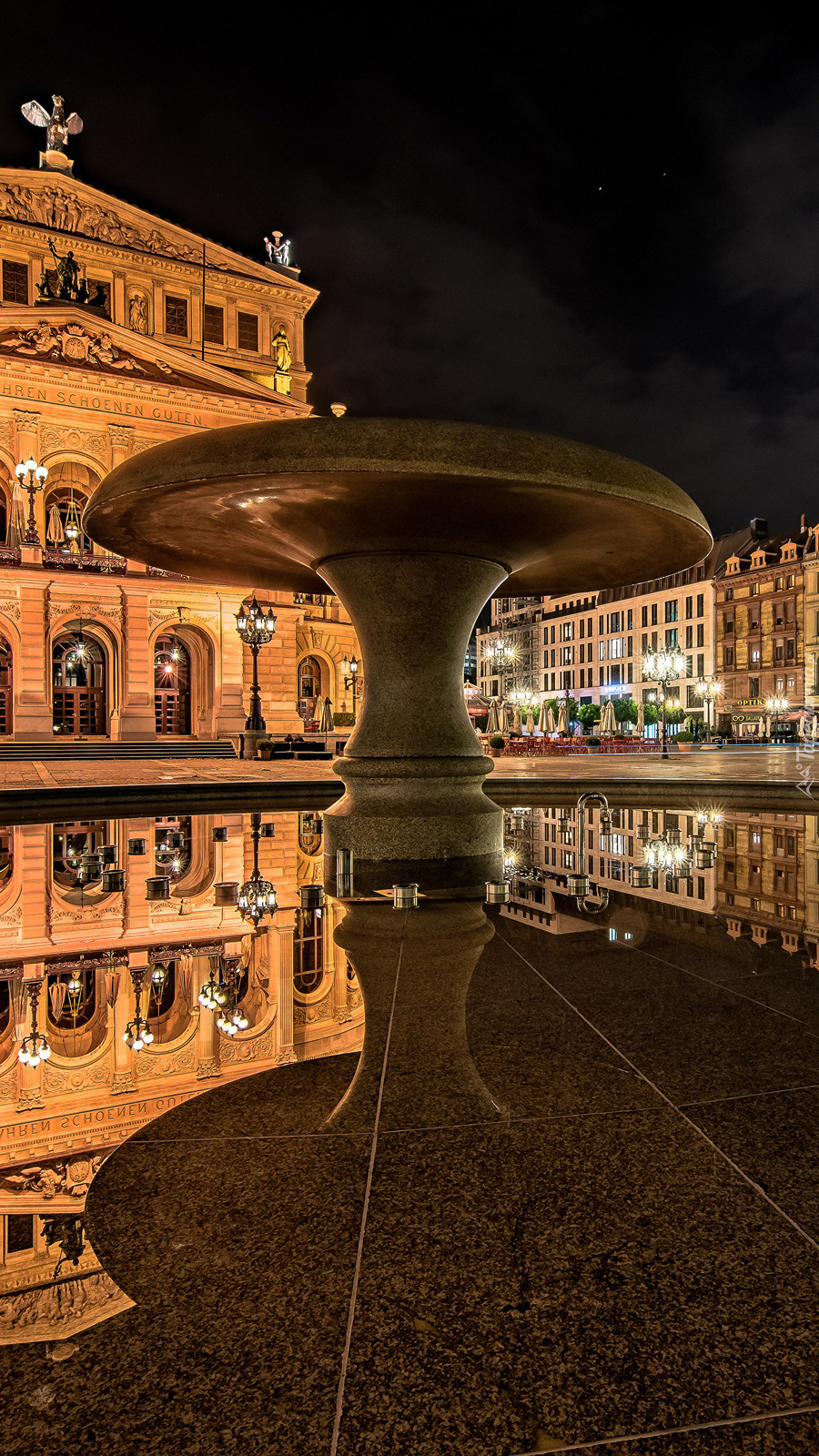 Fontanna przed Alte Oper we Frankfurcie nad Menem