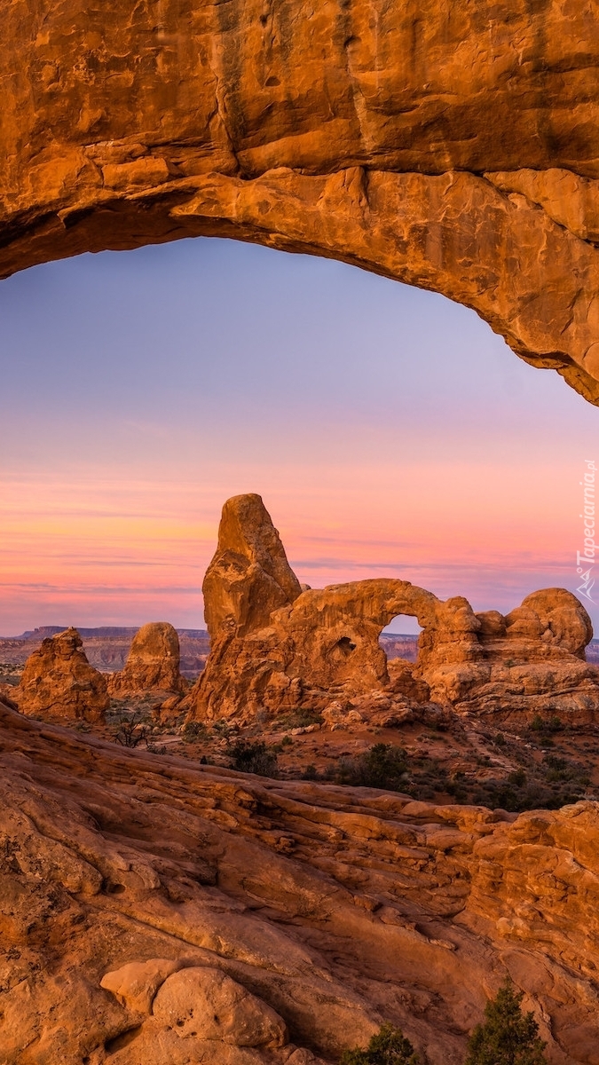 Formacja skalna Turret Arch o poranku