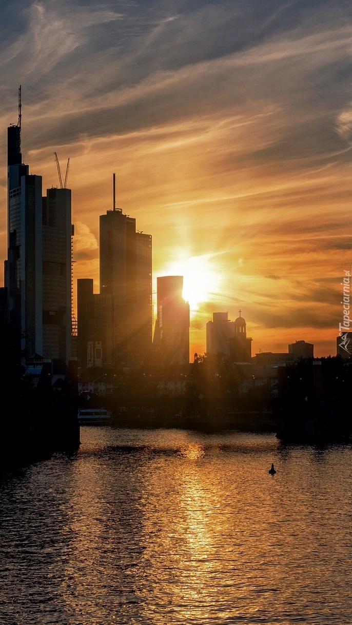 Frankfurt nad Menem o zachodzie słońca