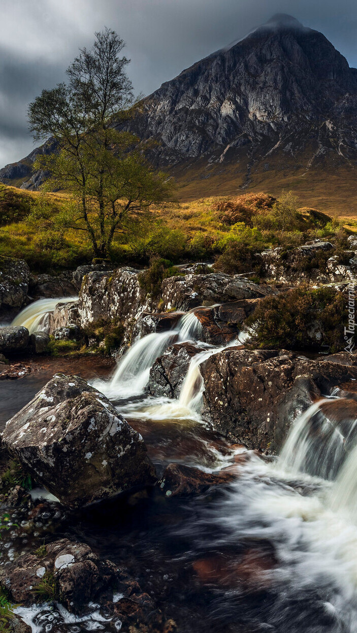 Góra Buachaille Etive Mor i rzeka River Coupall