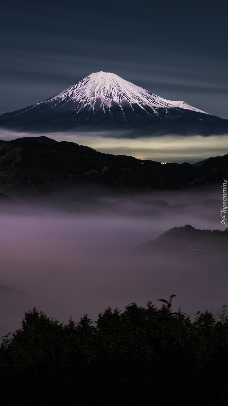 Góra Fudżi nocą