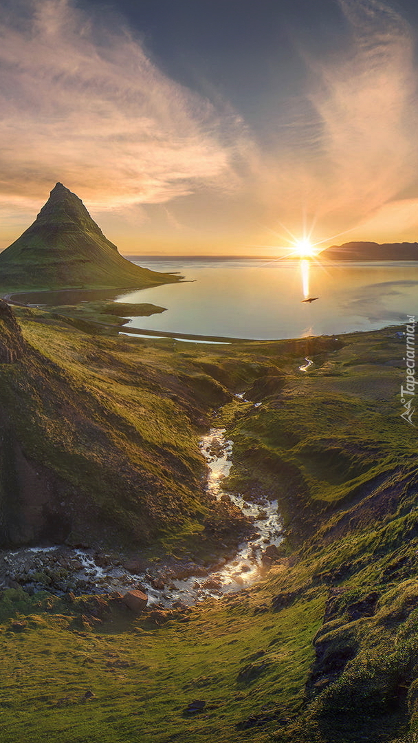 Góra Kirkjufell na półwyspie Snafellsnes w Islandii