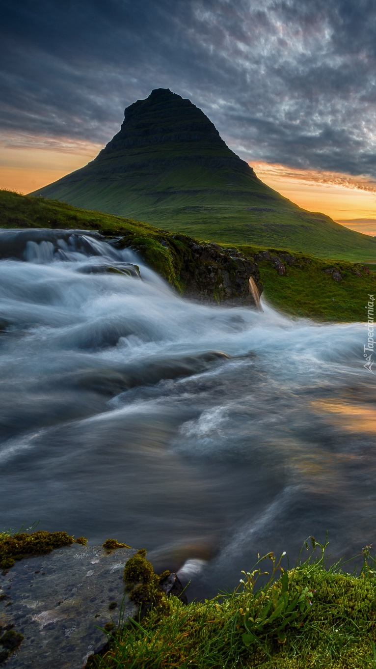 Góra Kirkjufell w Islandii