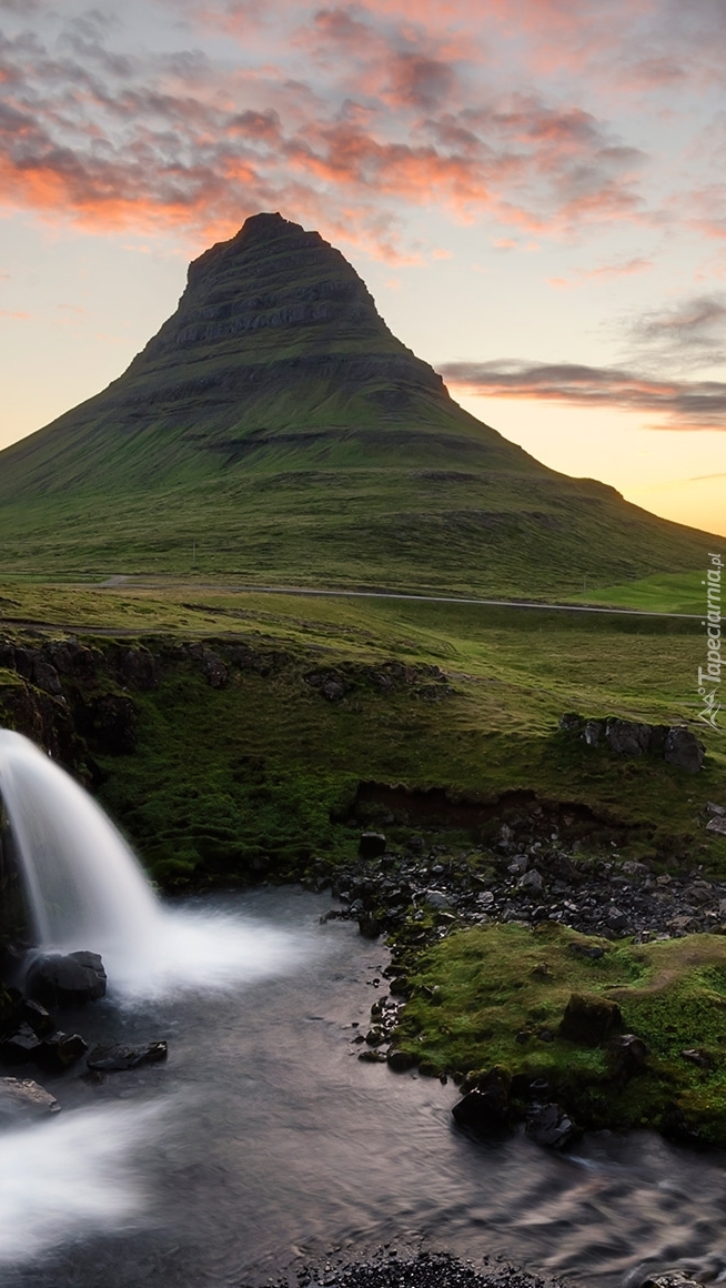 Góra Kirkjufell w Islandii
