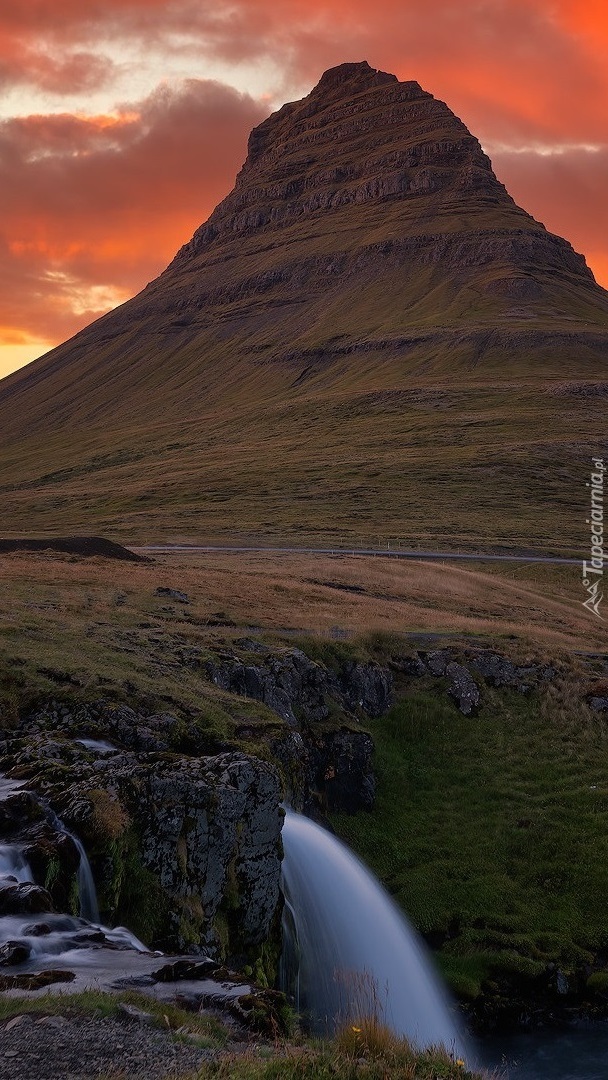 Góra Kirkjufell w Islandii