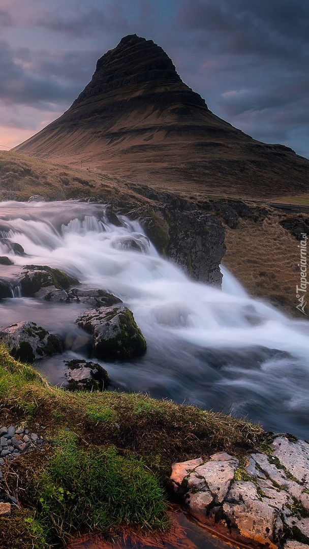 Góra Kirkjufell w Islandii