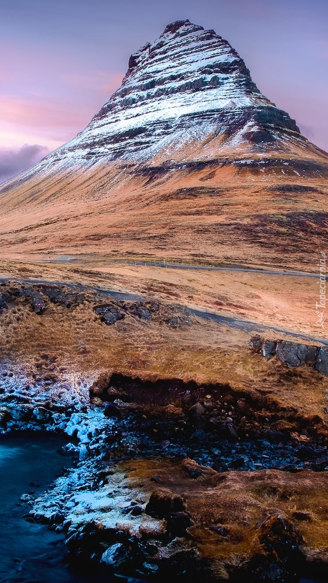 Góra Kirkjufell w Islandii