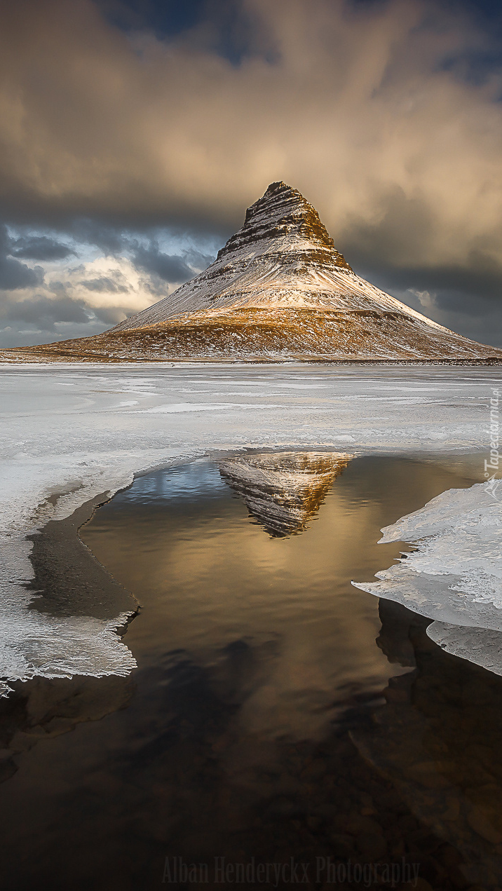 Góra Kirkjufell zimą