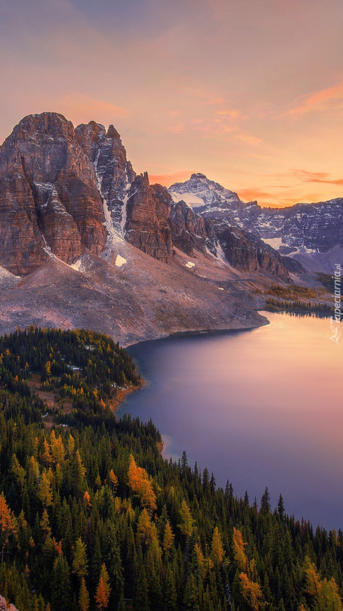 Góra Mount Assiniboine i jezioro Cerulean