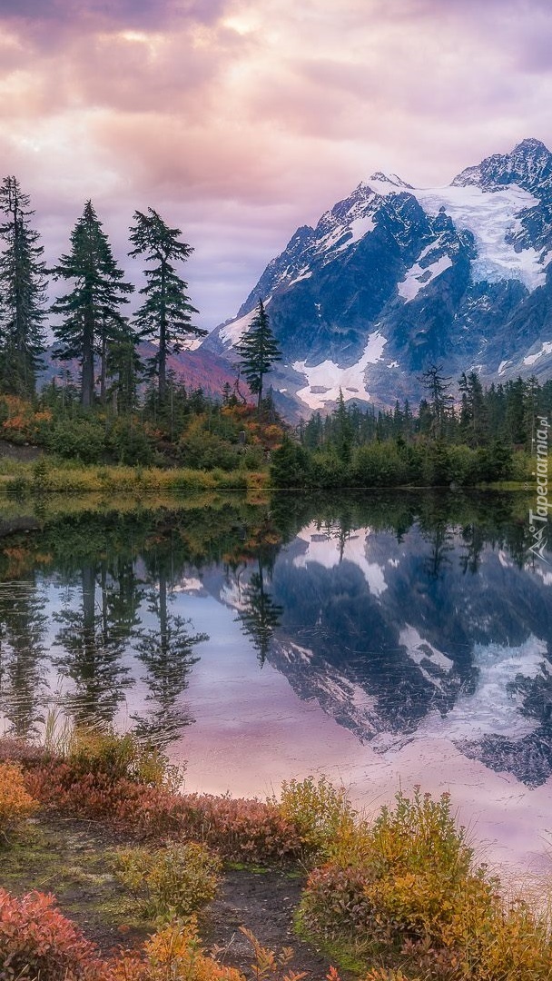 Góra Mount Shuksan i jezioro Picture Lake