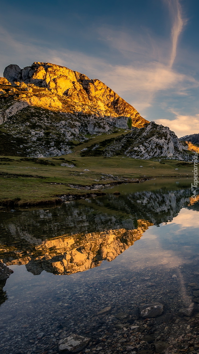 Góra nad jeziorem Lagos de Covadonga