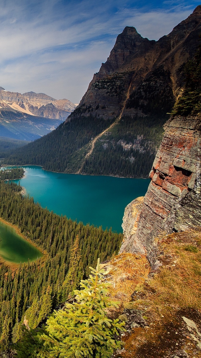 Górskie jezioro w Kanadzie