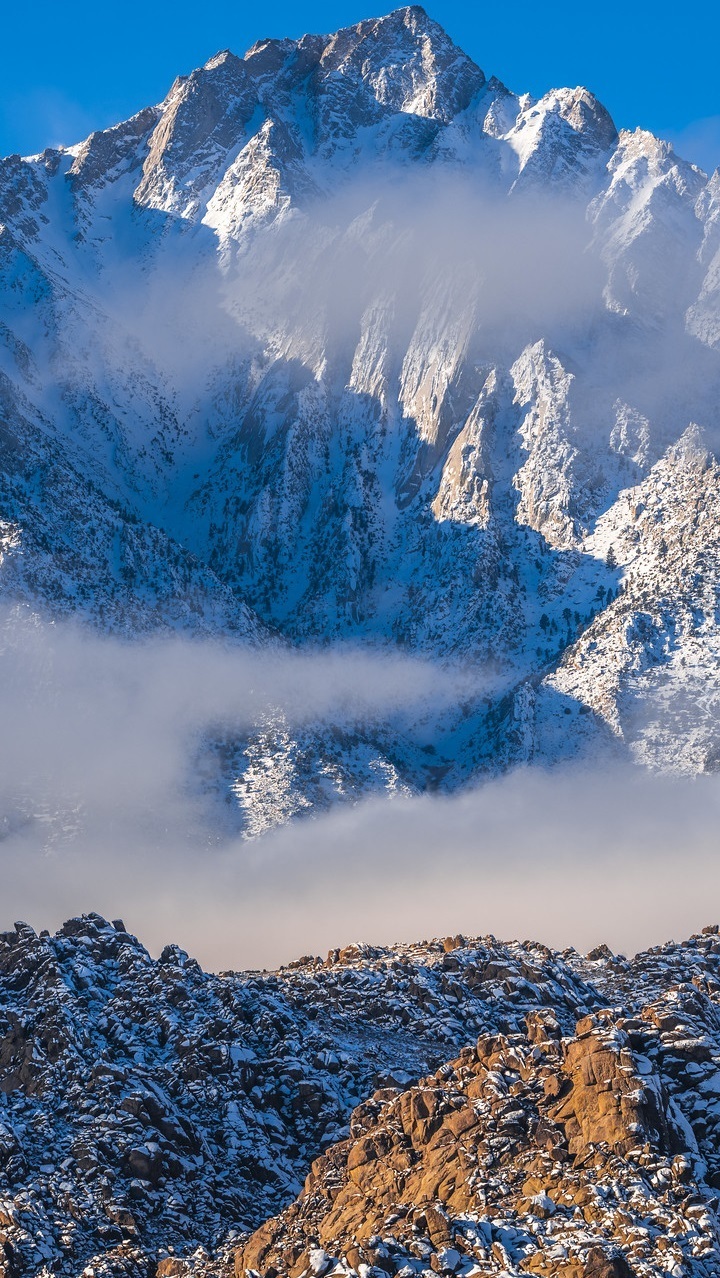 Góry Alabama Hills we mgle