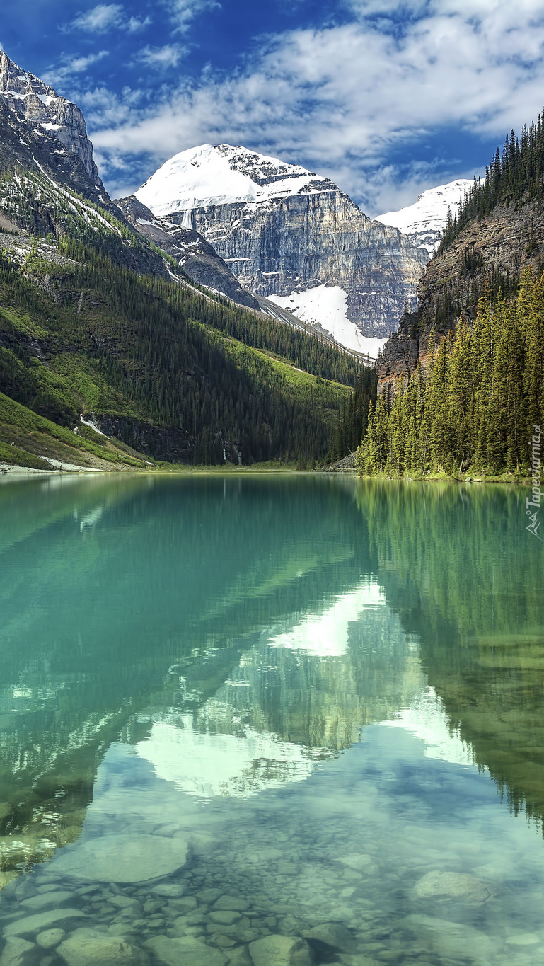 Góry Canadian Rockies nad jeziorem Lake Louise