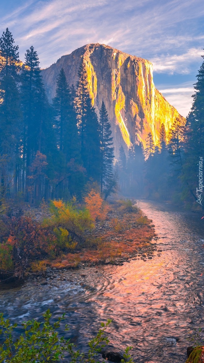 Góry i rzeka Merced River