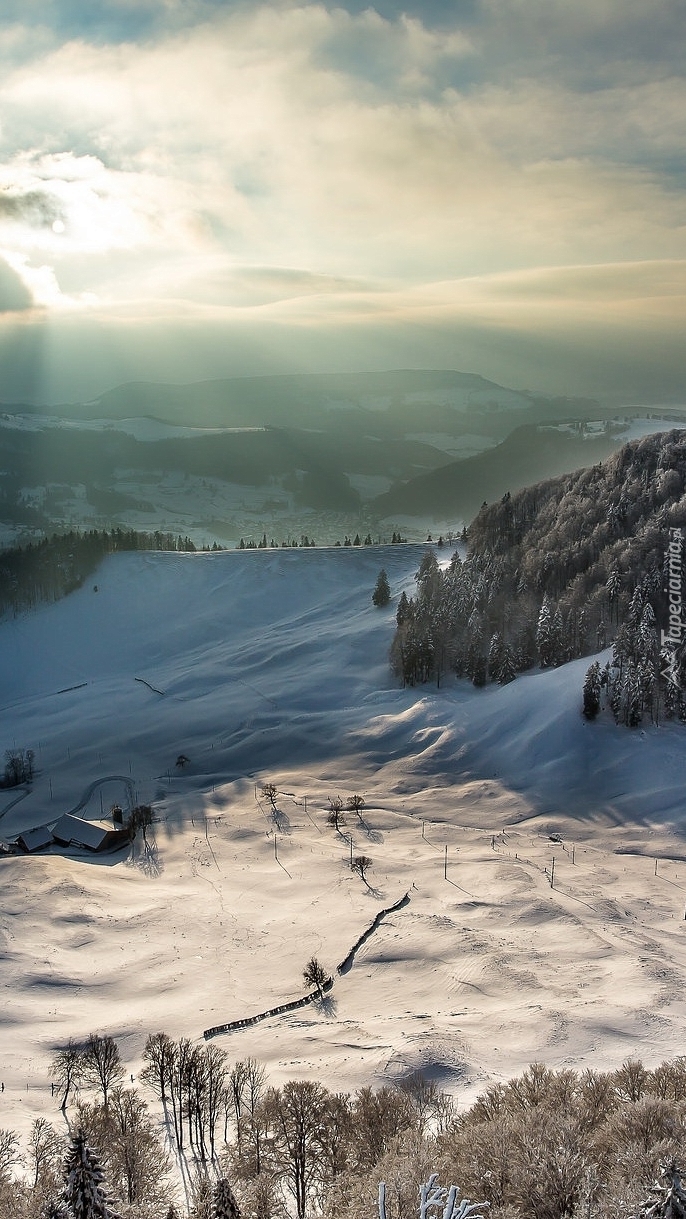 Góry Jura w zimowej szacie
