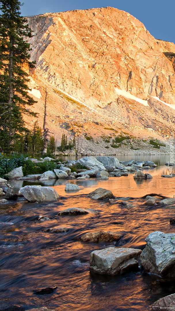 Góry Medicine Bow Range nad jeziorem Lake Marie