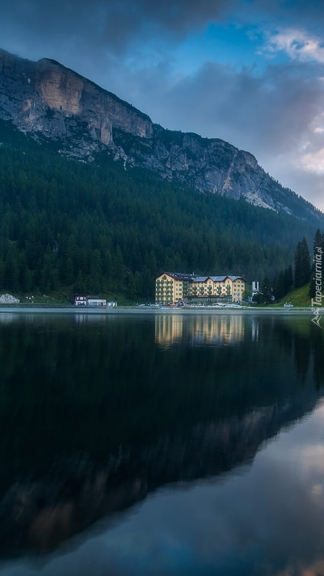 Góry nad jeziorem Misurina