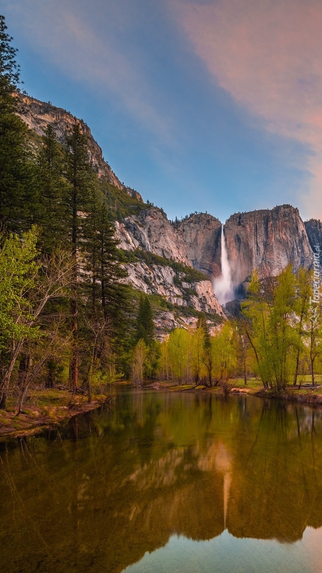 Góry Sierra Nevada i rzeka Merced River