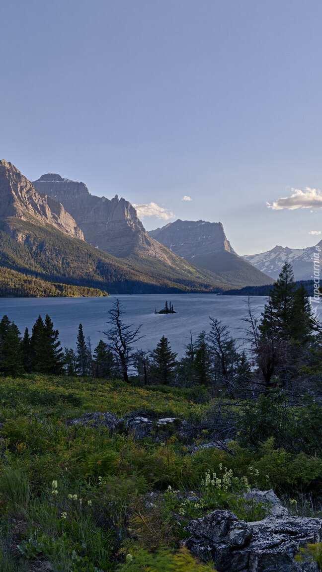 Góry Skaliste nad jeziorem Saint Mary Lake