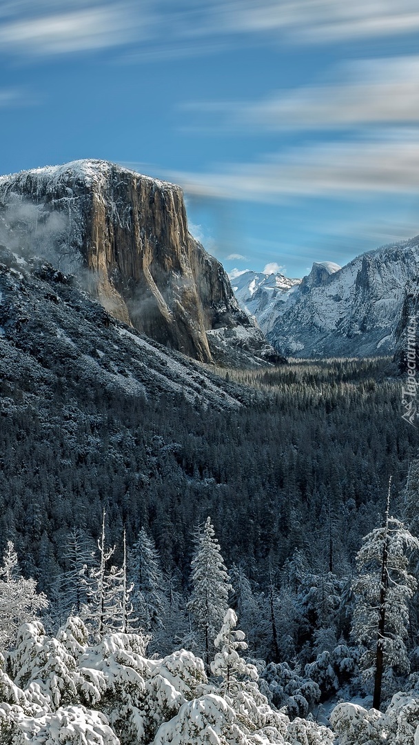 Góry w dolinie Yosemite Valley
