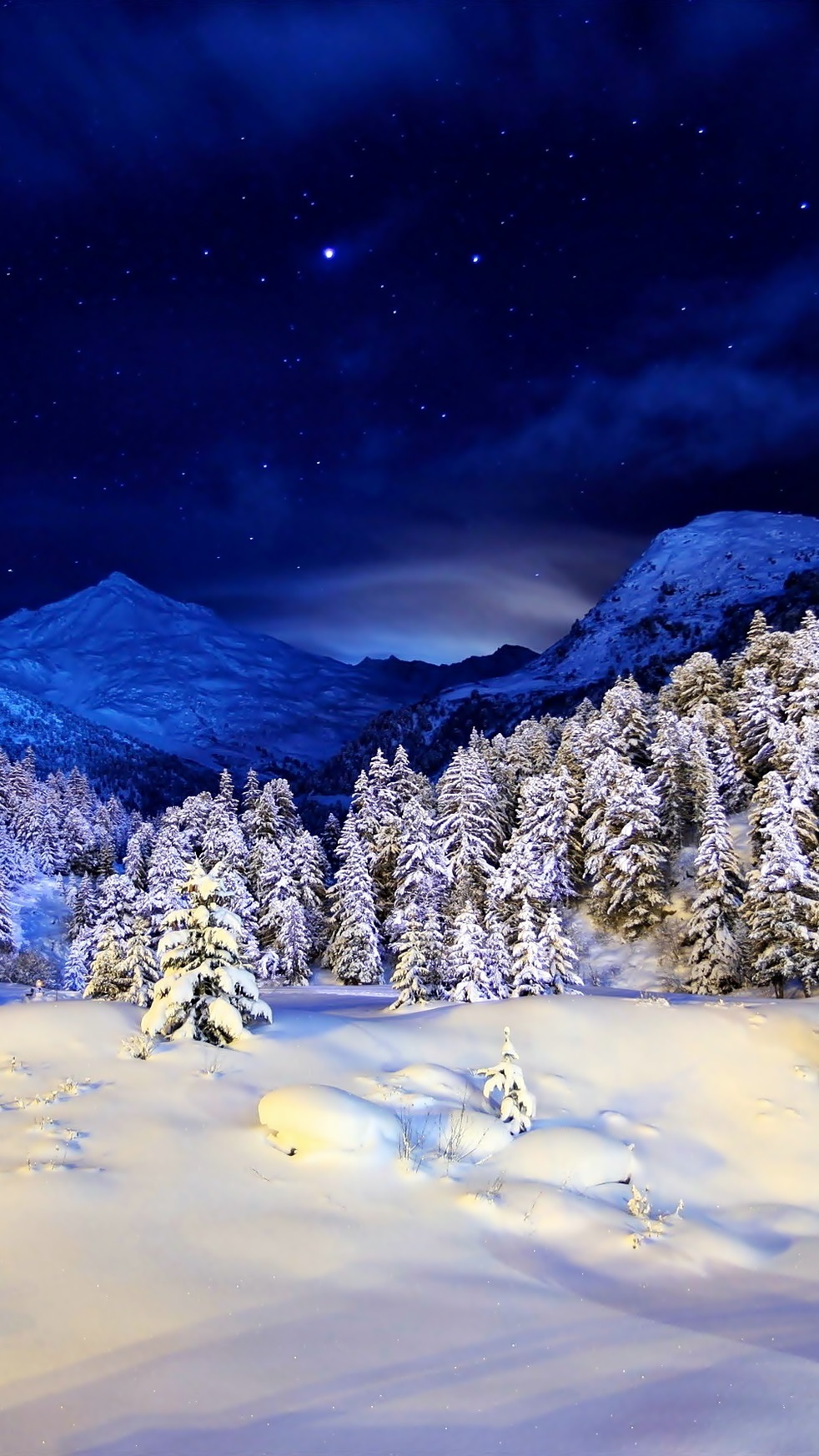 Góry zimową nocą