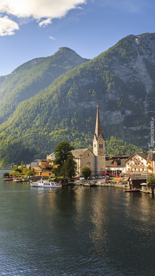 Hallstatt nad jeziorem w Austrii