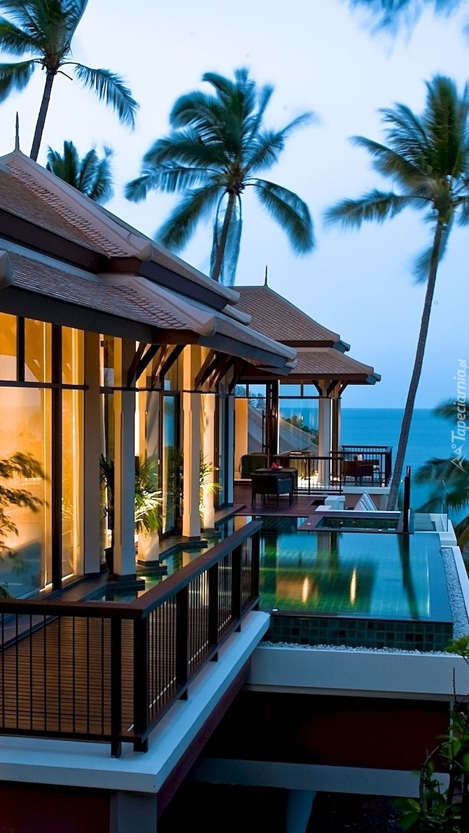Hotel z basenem w tropikach
